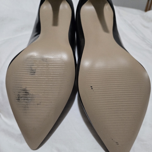 Nine West Leather Pumps With Zipper detail Sz 9 NWT - Picture 6 of 6